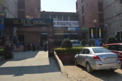 Available for sale in E-Block,dlf city phase 1, plot size 150 sq.Yard@9810010820