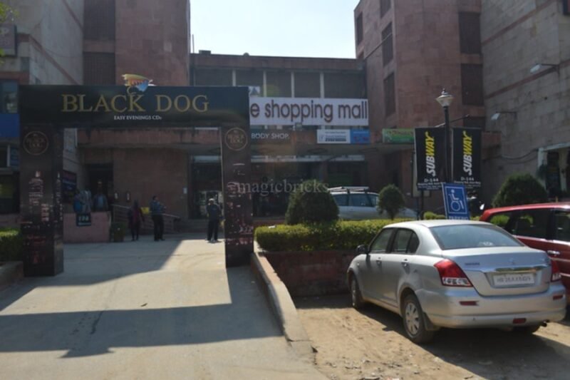 Available for sale in E-Block,dlf city phase 1, plot size 150 sq.Yard@9810010820