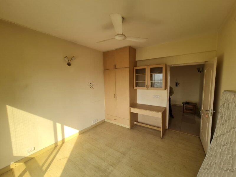 Central Park-1,3BHK+SR,1900 Sq.Ft. Luxury Apartment Golf Course Road, Gurgaon@9810010820