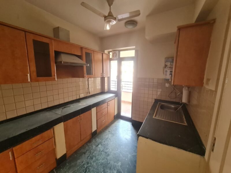 Central Park-1,3BHK+SR,1900 Sq.Ft. Luxury Apartment Golf Course Road, Gurgaon@9810010820