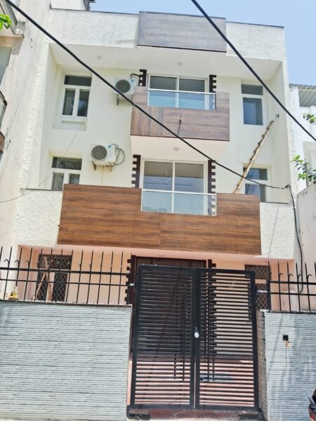 3BHK Independent Kothi for Rent in E-Block, DLF Phase 1, Gurgaon | 150 Sq. Yards@9811594449