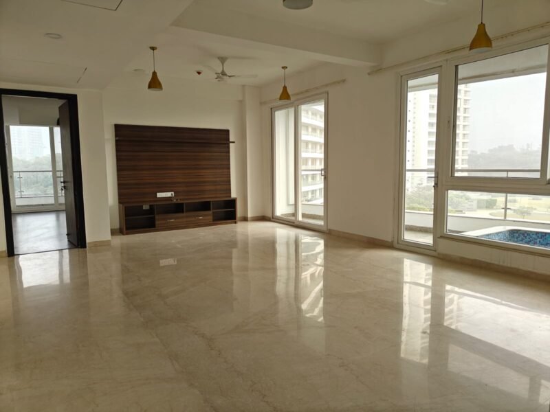 Luxury Apartment for Sale 4 BHK+2 Sr. Size: 5,800 Sq. Ft.| Krrish Provence Estate, Gurgaon9810010820